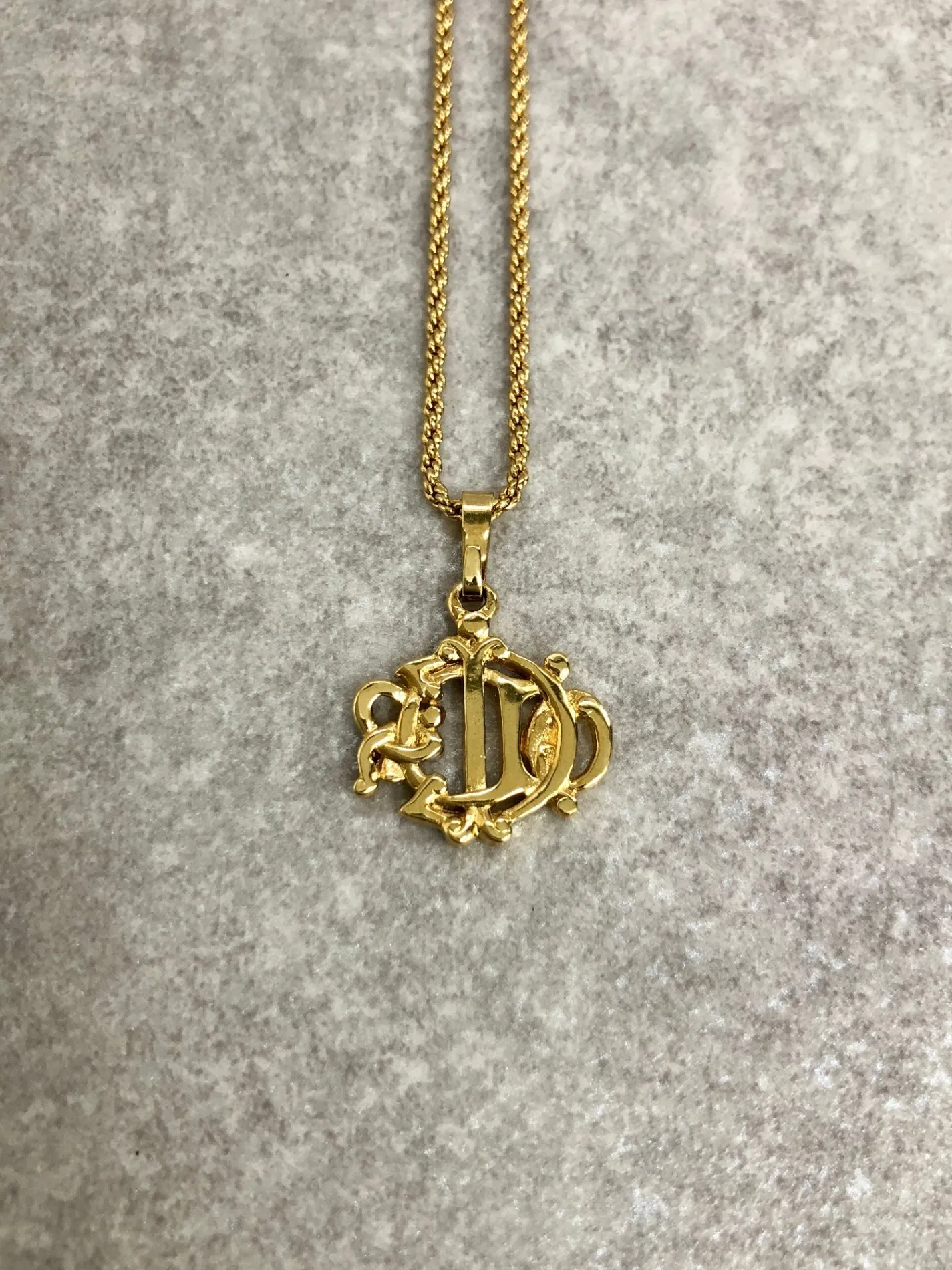 Christian Dior Emblem Necklace Gold Vintage ji46z5