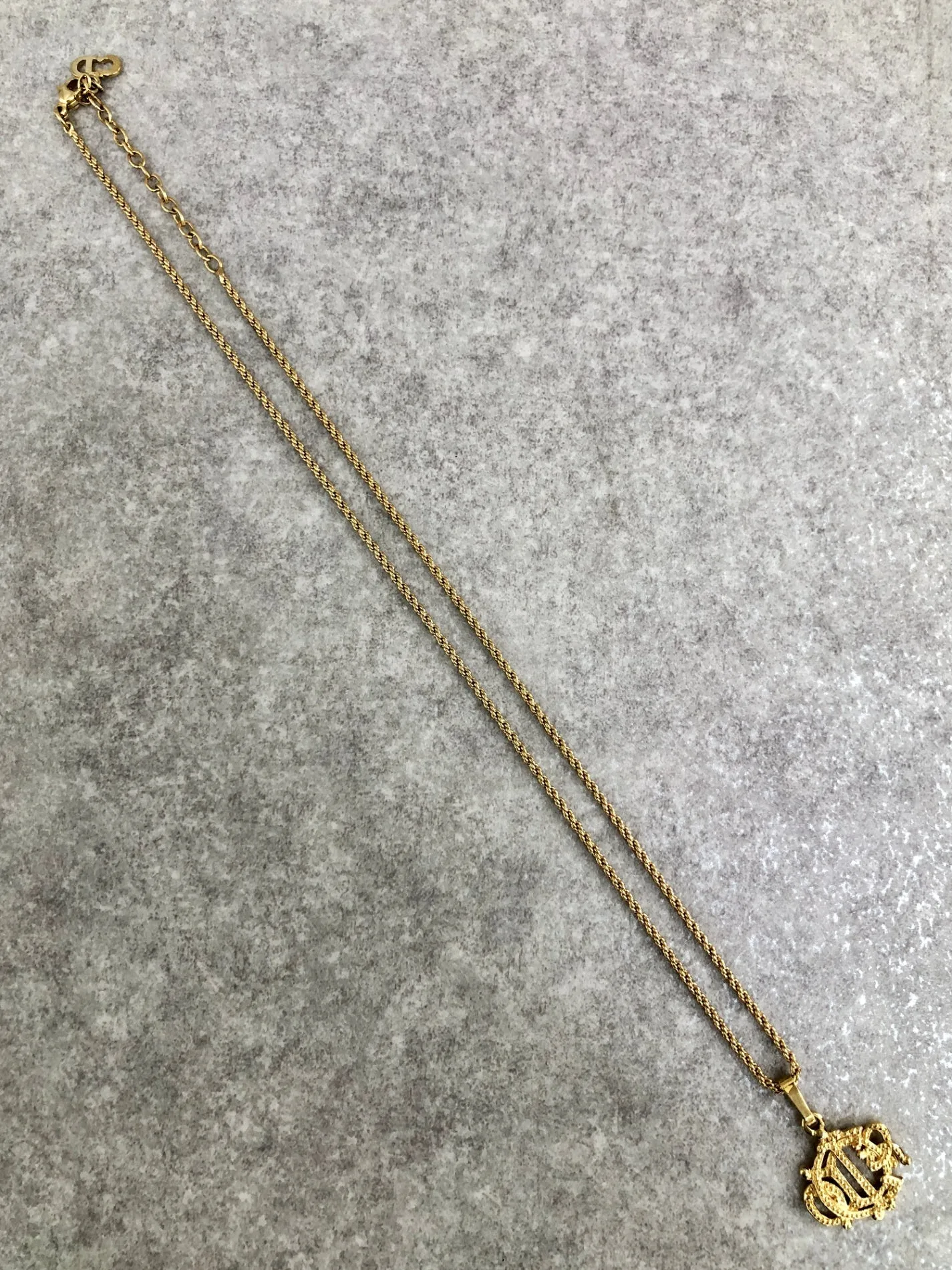 Christian Dior Emblem Necklace Gold Vintage ji46z5
