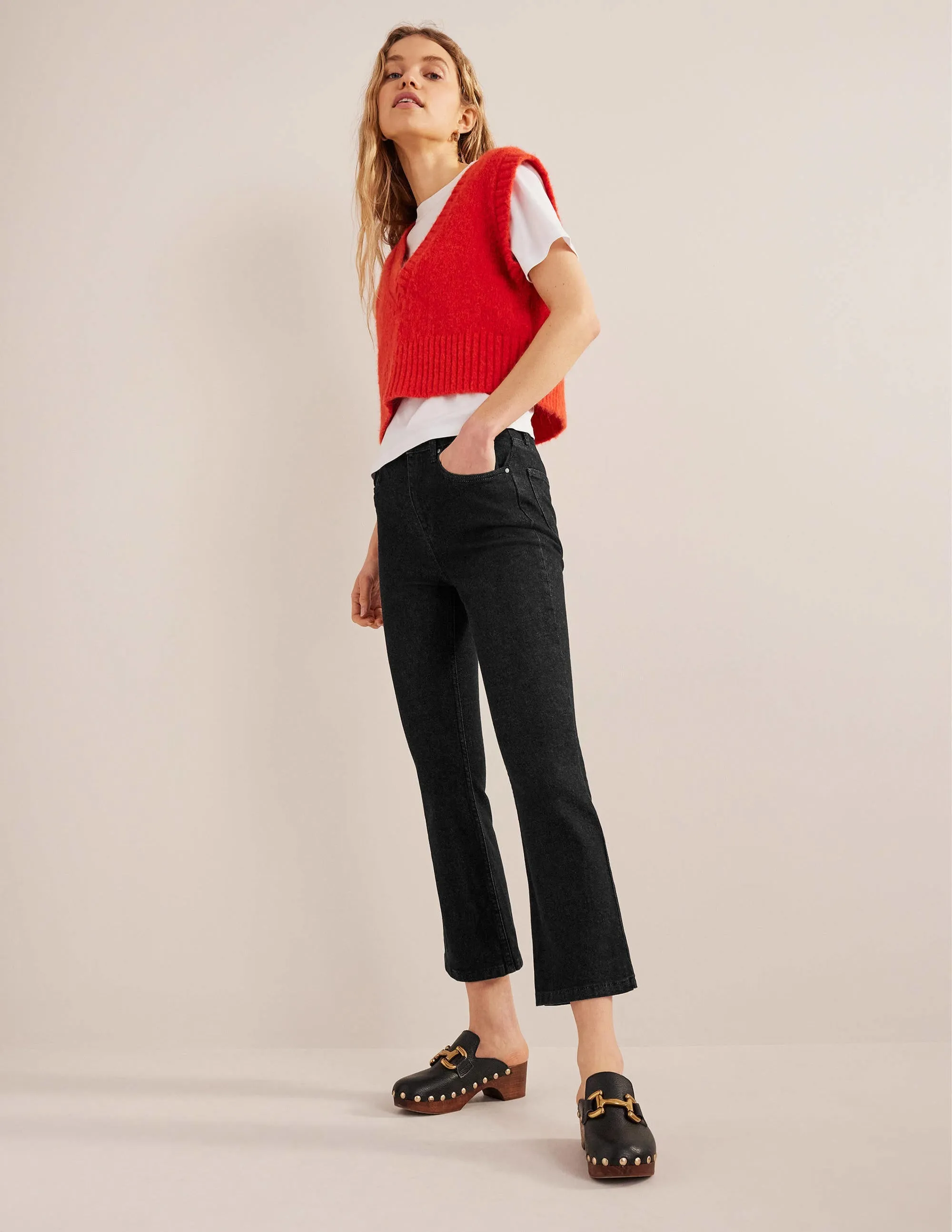 Fitted Cropped Flare Jeans-Black