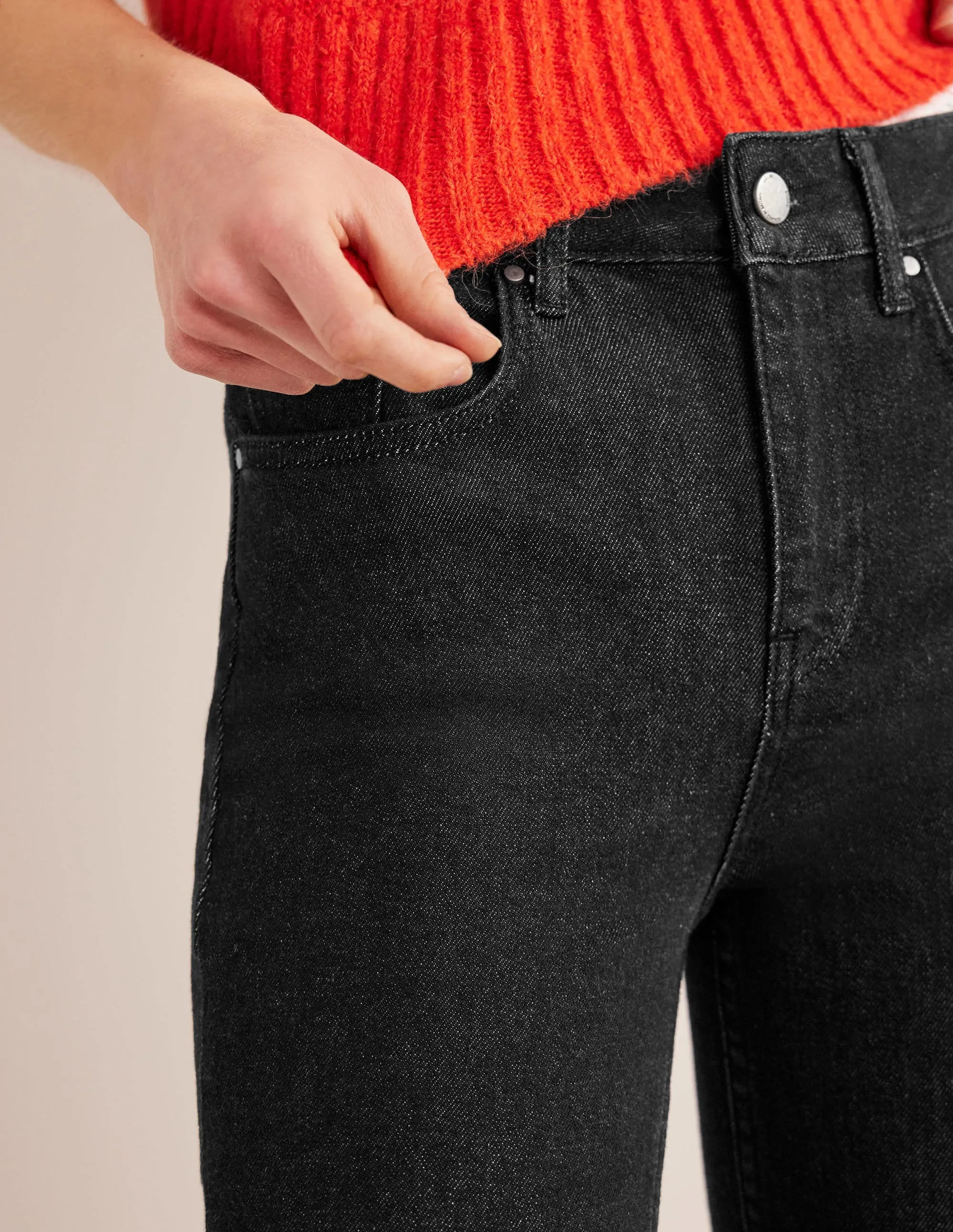 Fitted Cropped Flare Jeans-Black