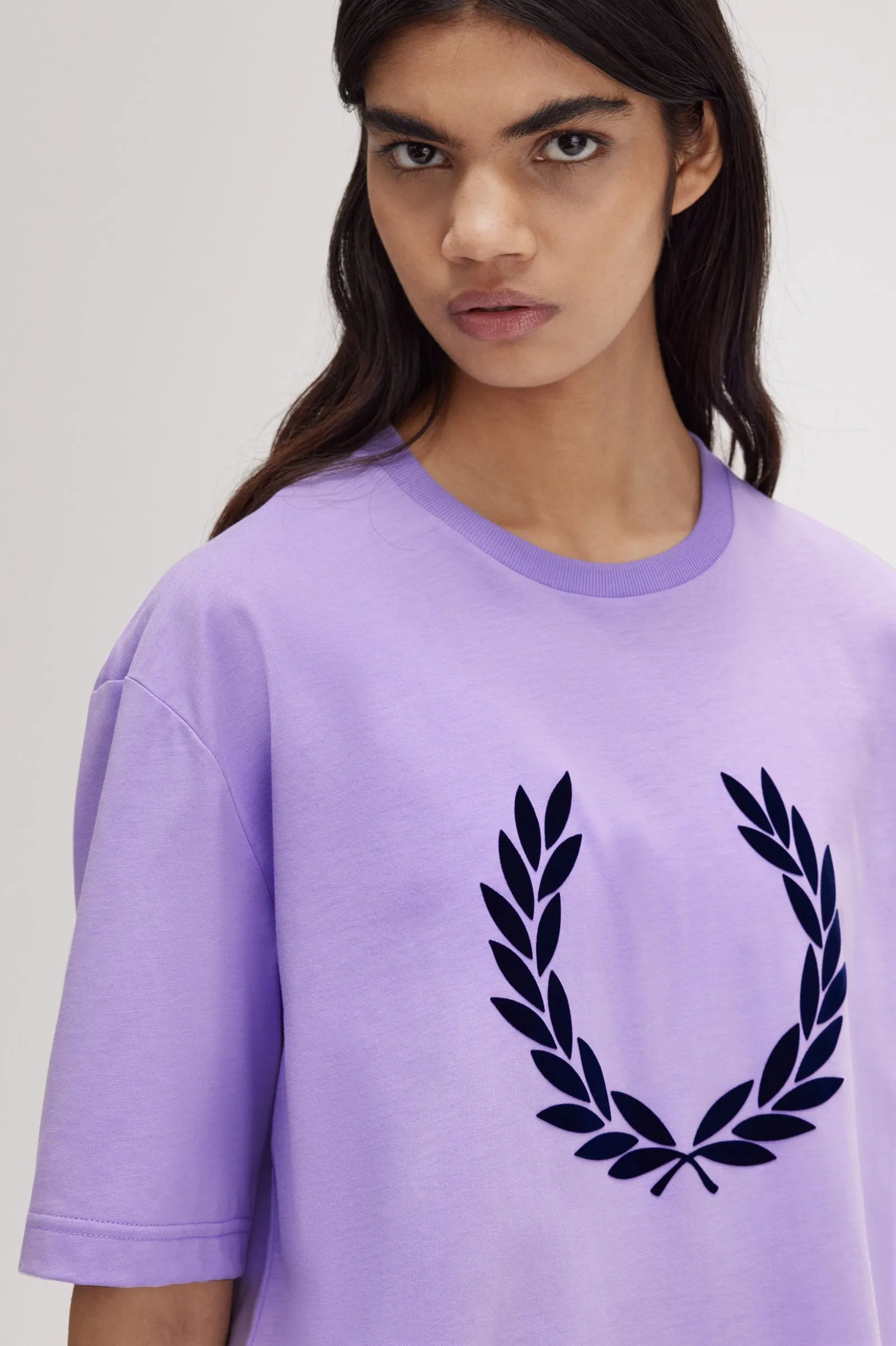 FLOCKED LAUREL WREATH T-SHIRT