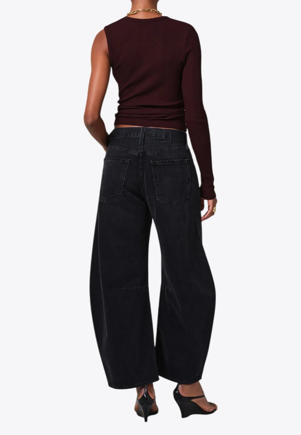 Horseshoe Curved-Leg Jeans