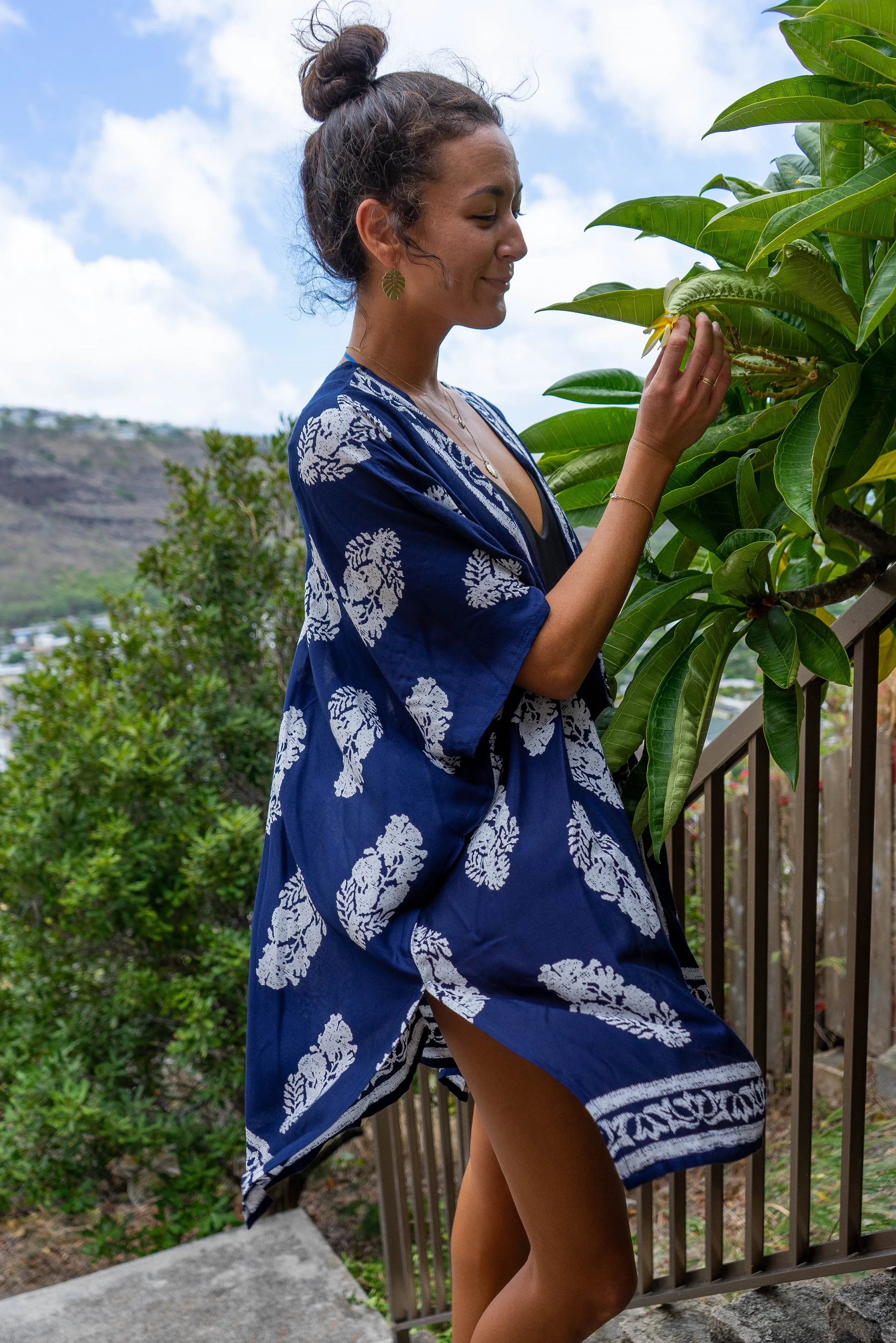 Island Elegance: Aloha Kimono Coverups
