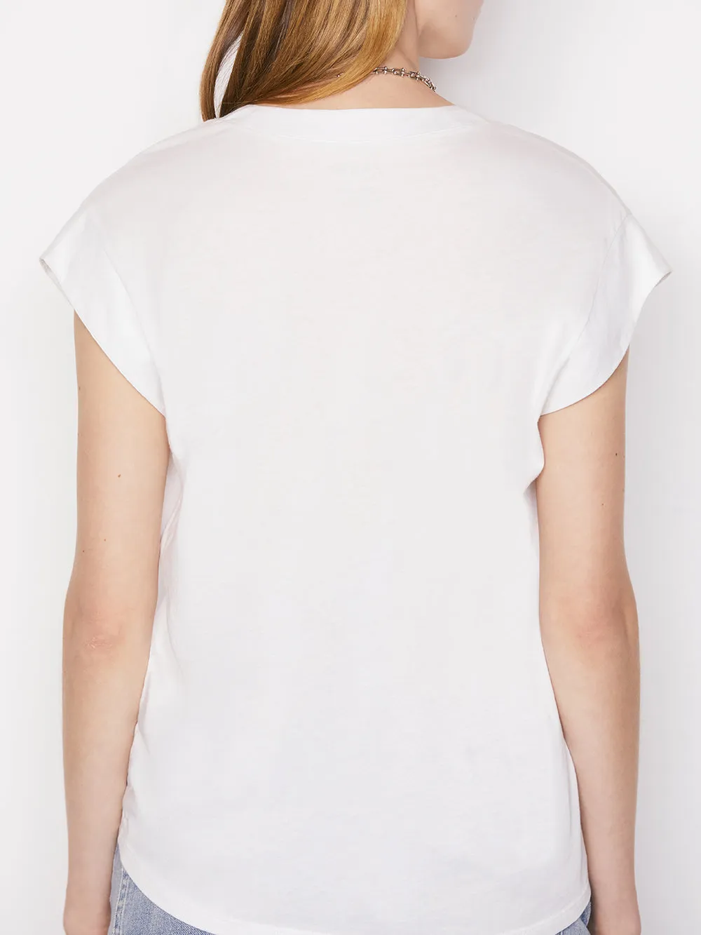 Le Mid Rise V Neck Tee -- Blanc