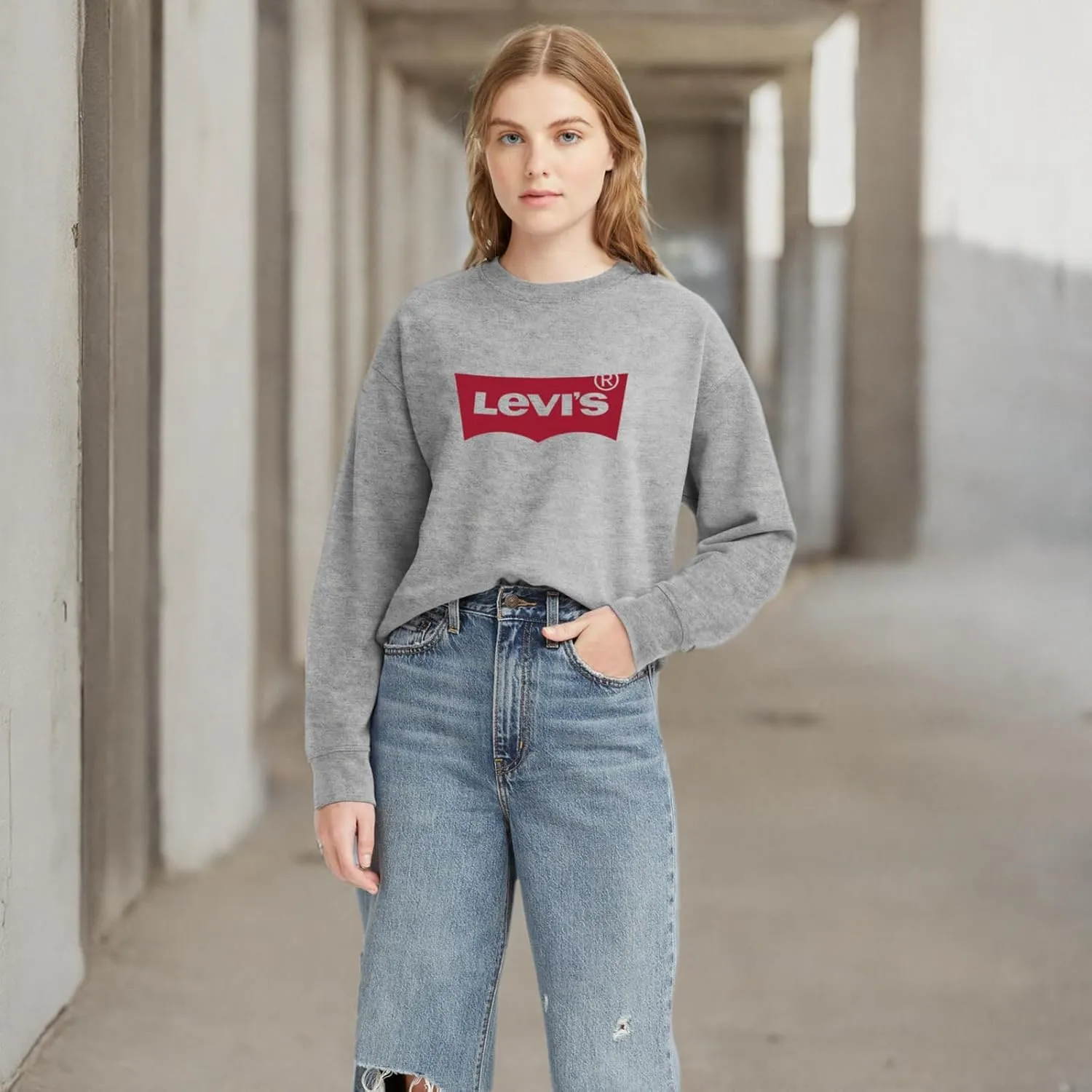 Levi's Women's Graphic Standard Crewneck Sweatshirt