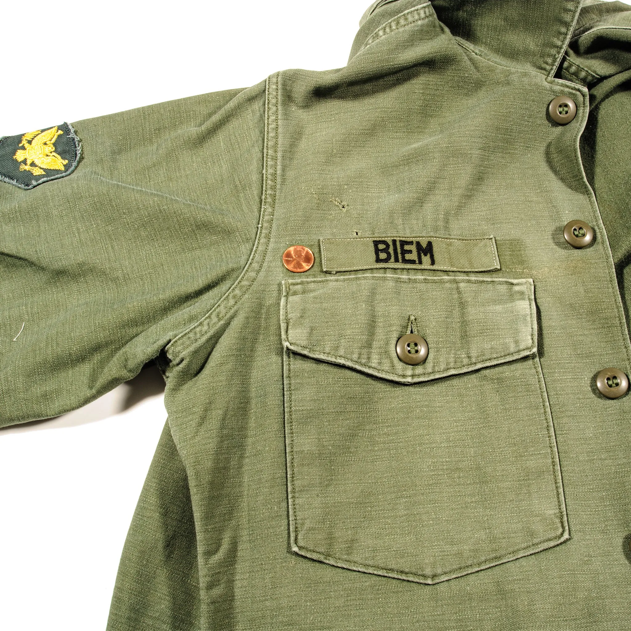 US ARMY UTILITY SHIRT P64 1960'S 15TH MILITARY POLICE BRIGADE SPECIALIST E4 PATCHED SIZE 15 1/2 X 35
