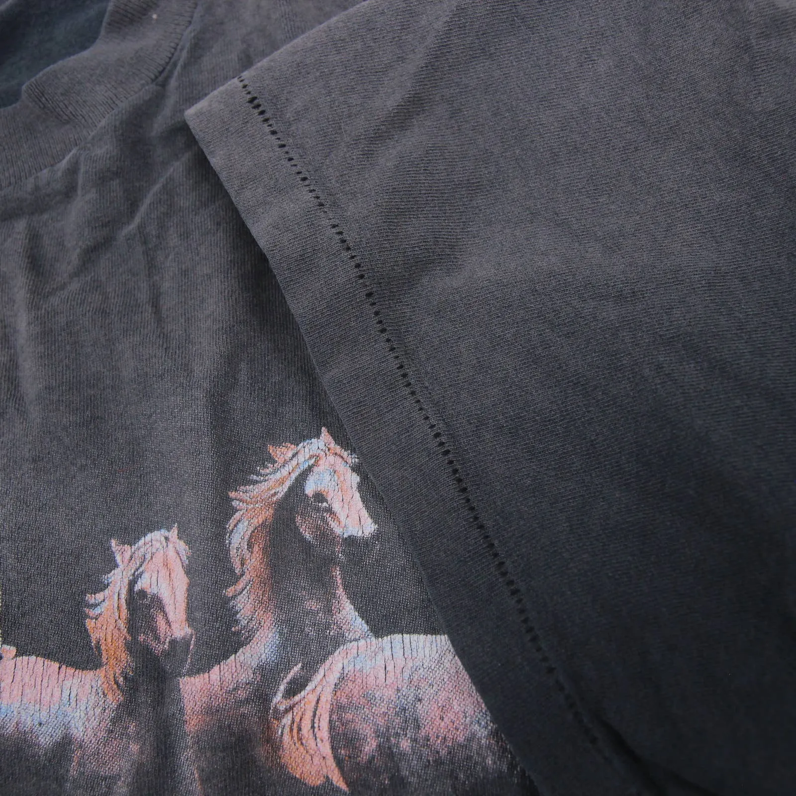 Vintage 3D Emblem "Wild and Free" Graphic T Shirt - XL
