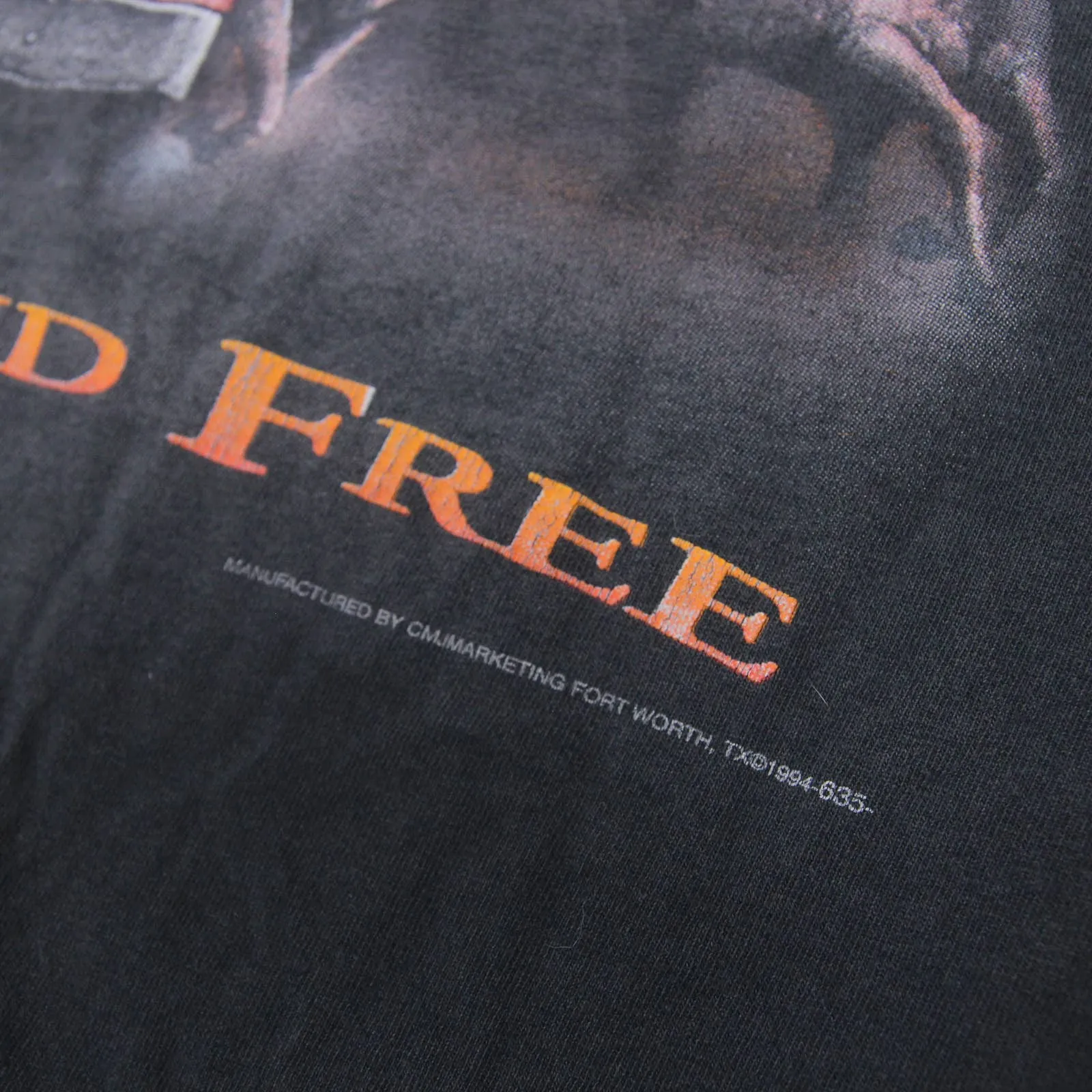 Vintage 3D Emblem "Wild and Free" Graphic T Shirt - XL