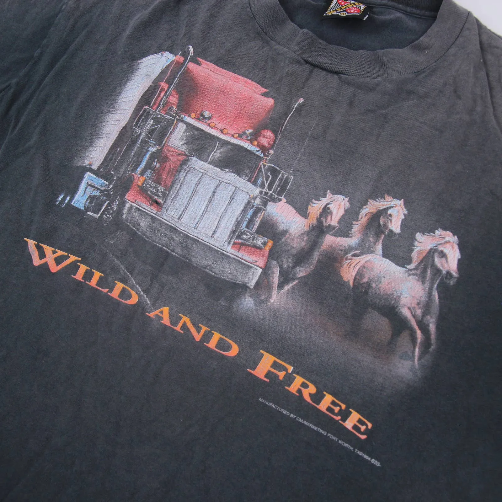 Vintage 3D Emblem "Wild and Free" Graphic T Shirt - XL