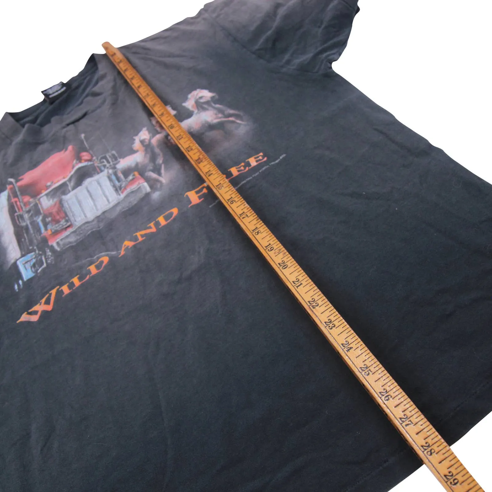 Vintage 3D Emblem "Wild and Free" Graphic T Shirt - XL