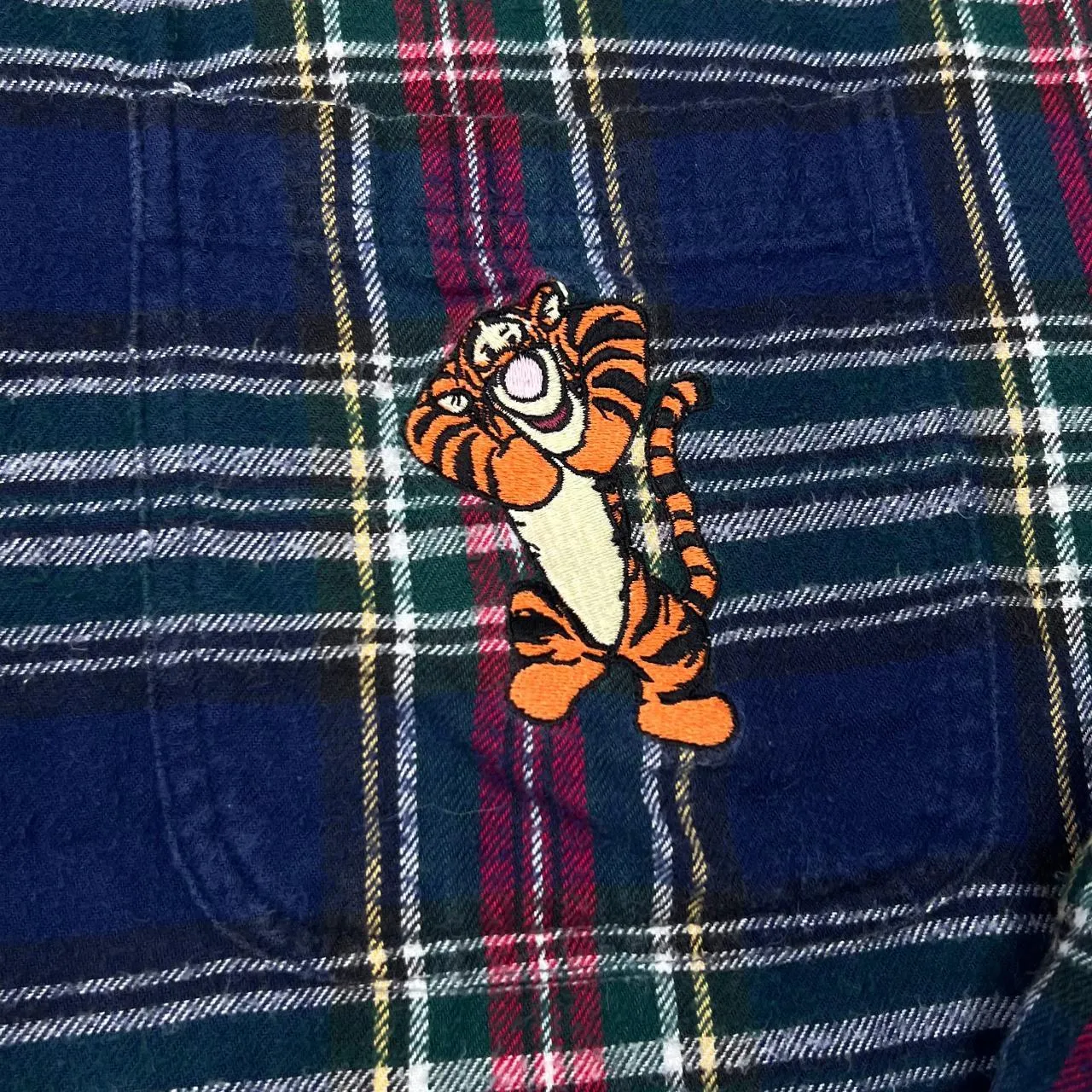 Vintage 90's DISNEY Winnie The Pooh Tigger Embroidered Character Plaid Check Long Sleeve Flannel Shirt