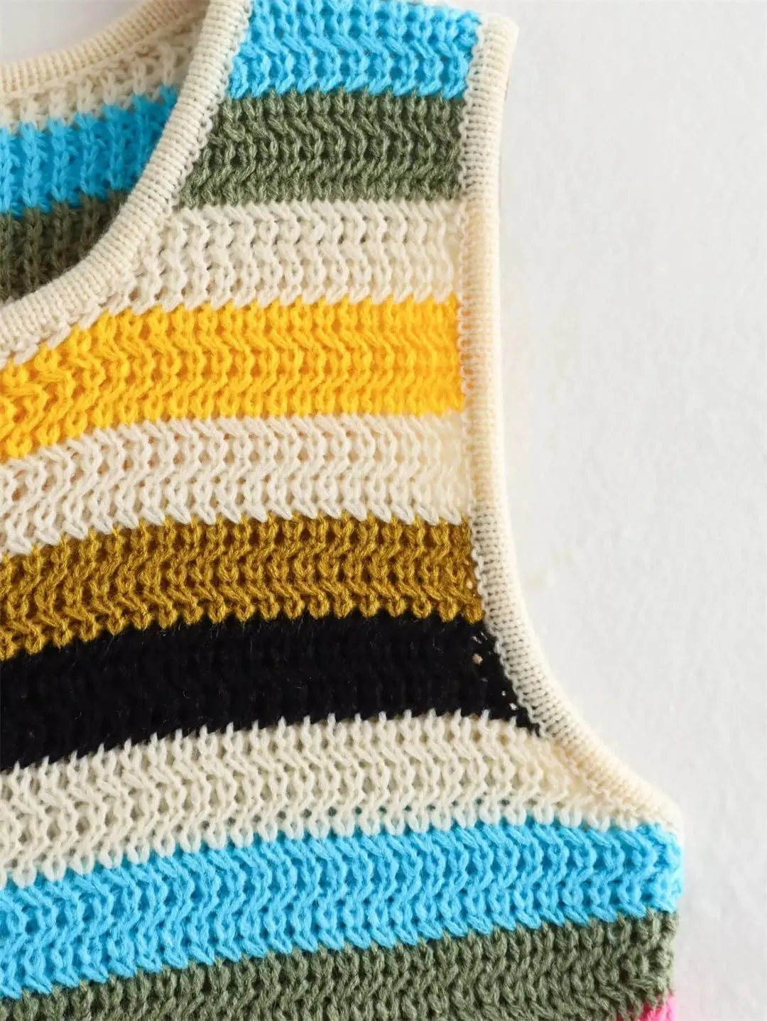 Women's Summer Striped V-Neck Sleeveless Sweater Thin Crochet Rainbow Striped Short Mini Vest Crew Neck Pullover