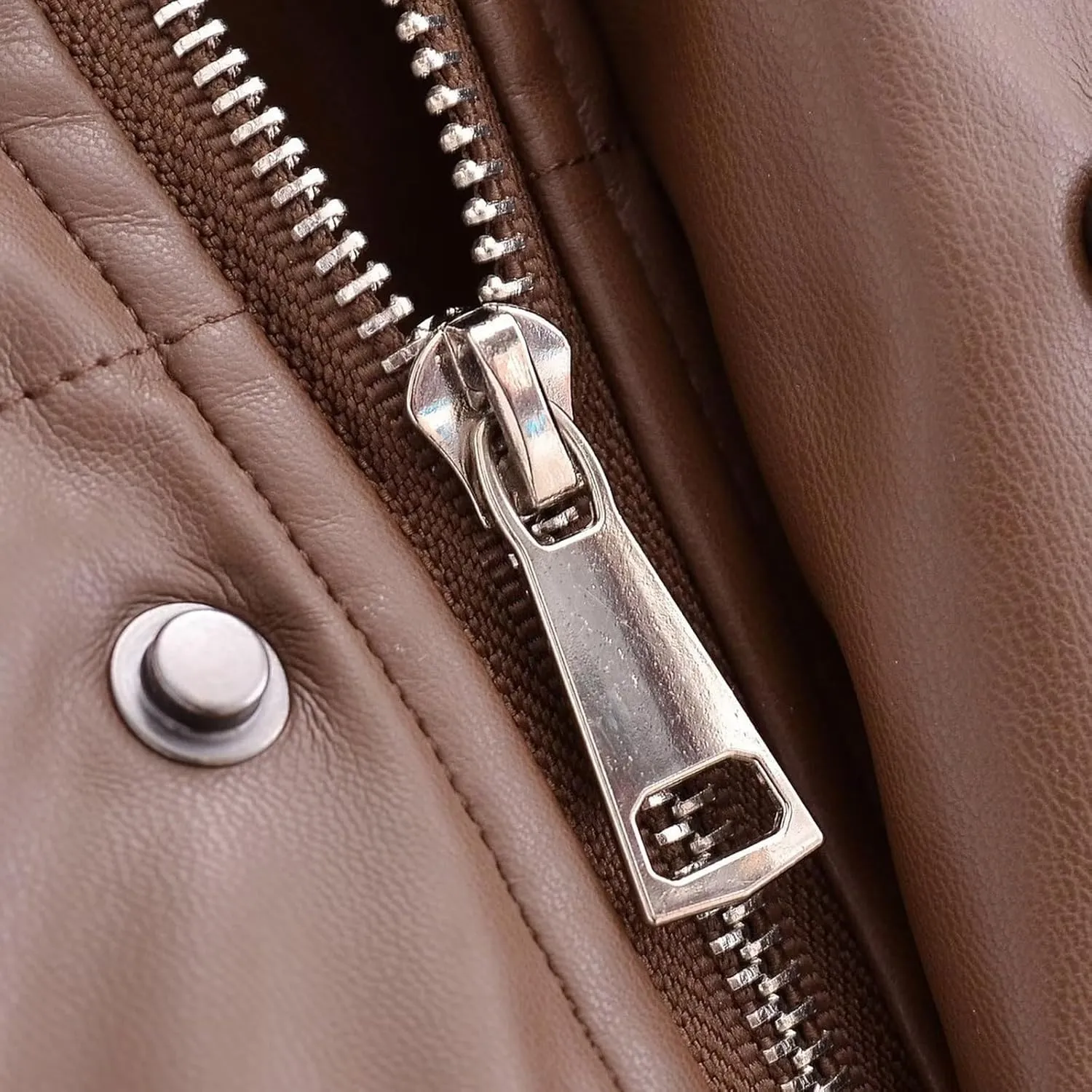 Women's Winter Cropped Puffer Jacket Oversized Stand Collar Zip-Up Short Imitation Leather Down Coat Quilted Jackets